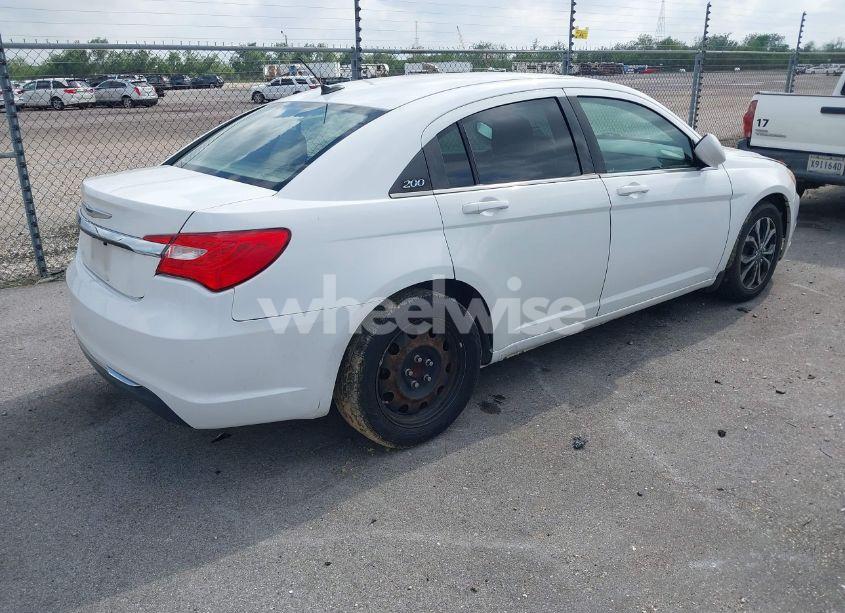 Photo 4 of 2014 Chrysler 200 LX (VIN 1C3CCBAB4EN141555)