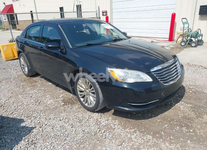 2012 Chrysler 200 LX (VIN 1C3CCBAB5CN104723) main photo