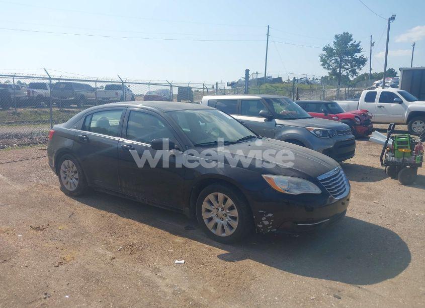 2013 Chrysler 200 LX (VIN 1C3CCBAB5DN686145) main photo