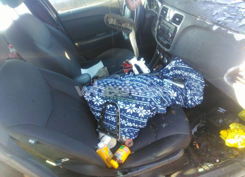 Photo 5 of 2014 Chrysler 200 LX (VIN 1C3CCBAB5EN146666)