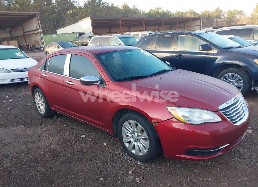 2014 Chrysler 200 LX (VIN 1C3CCBAB5EN211094) main photo