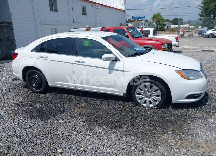 2013 Chrysler 200 LX (VIN 1C3CCBAB6DN622633) main photo