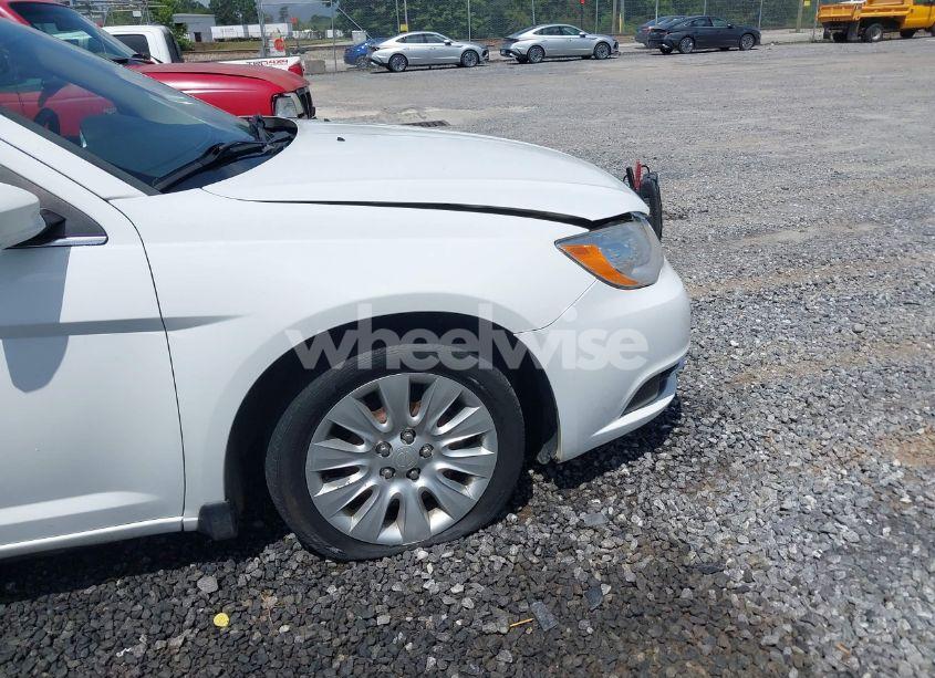 Photo 18 of 2013 Chrysler 200 LX (VIN 1C3CCBAB6DN622633)