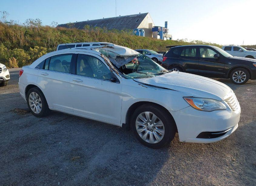 2014 Chrysler 200 LX (VIN 1C3CCBAB6EN208799) main photo
