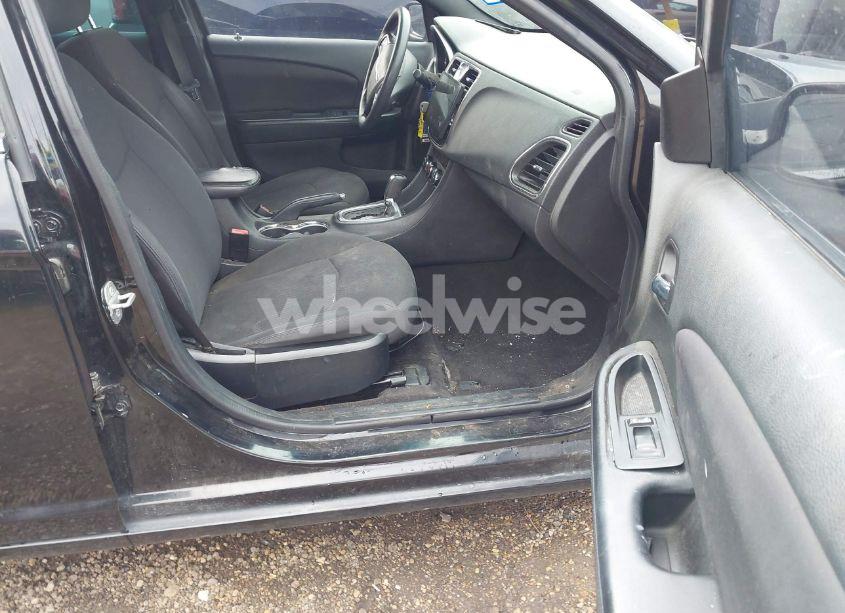 Photo 5 of 2014 Chrysler 200 LX (VIN 1C3CCBAB6EN214098)