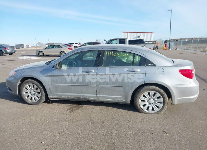 Photo 14 of 2014 Chrysler 200 LX (VIN 1C3CCBAB6EN237977)