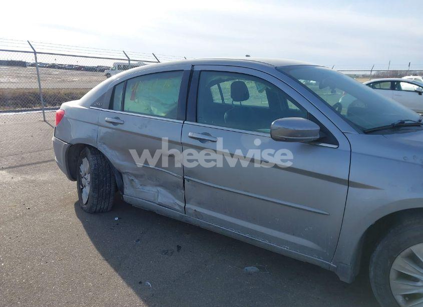 Photo 6 of 2014 Chrysler 200 LX (VIN 1C3CCBAB6EN237977)