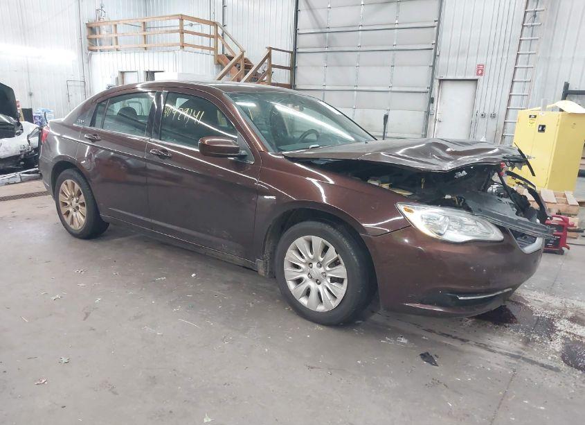 2013 Chrysler 200 LX (VIN 1C3CCBAB7DN560661) main photo