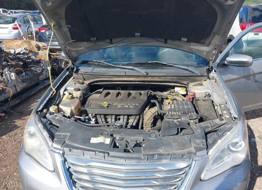 Photo 10 of 2013 Chrysler 200 LX (VIN 1C3CCBAB7DN698040)