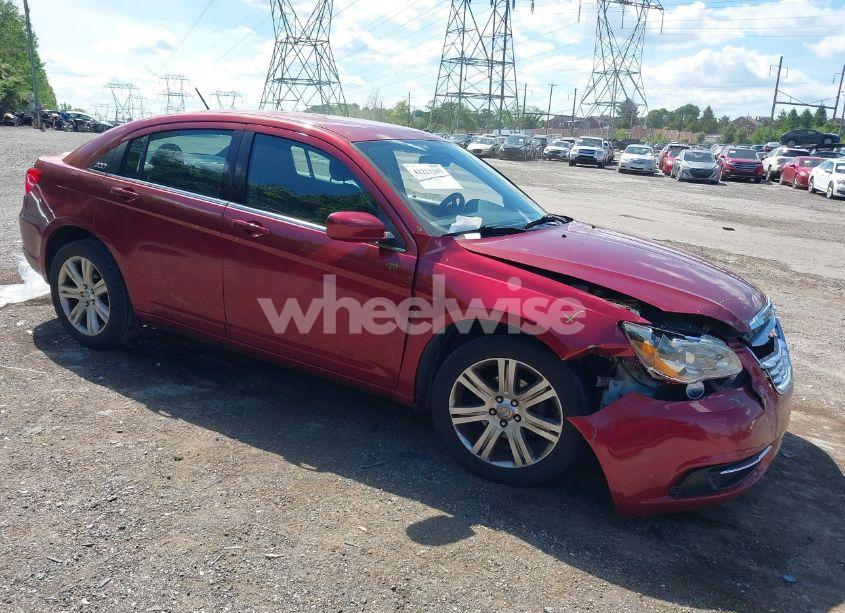 2013 Chrysler 200 LX (VIN 1C3CCBAB7DN698362) main photo
