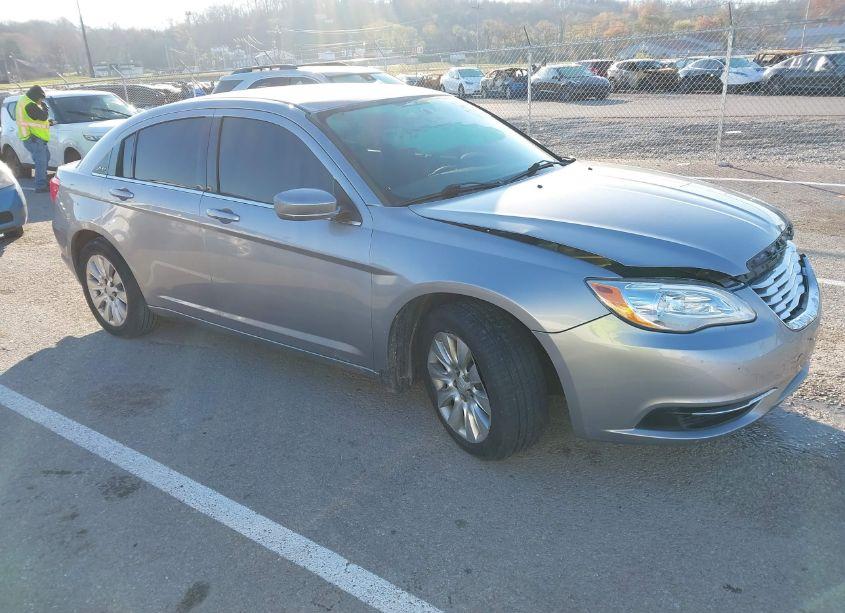 2013 Chrysler 200 LX (VIN 1C3CCBAB7DN715340) main photo