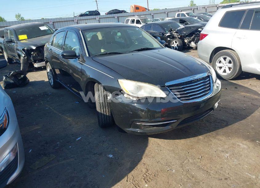2014 Chrysler 200 LX (VIN 1C3CCBAB7EN170340) main photo