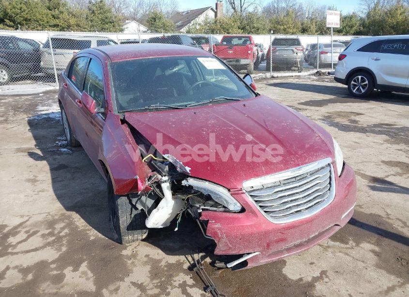 2013 Chrysler 200 LX (VIN 1C3CCBAB8DN642155) main photo