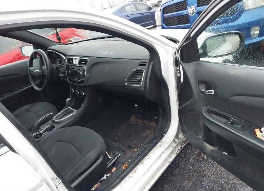 Photo 5 of 2014 Chrysler 200 LX (VIN 1C3CCBAB8EN168516)