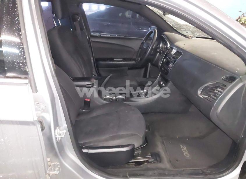 Photo 5 of 2014 Chrysler 200 LX (VIN 1C3CCBAB8EN213860)