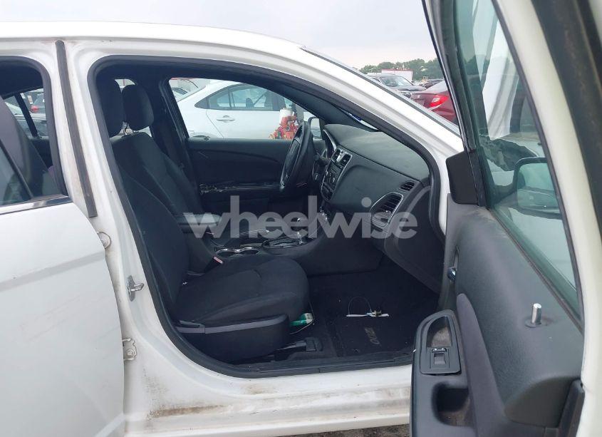 Photo 5 of 2014 Chrysler 200 LX (VIN 1C3CCBAB8EN231002)