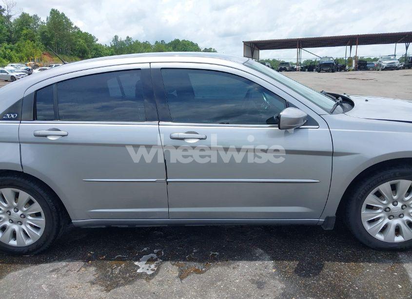 Photo 13 of 2013 Chrysler 200 LX (VIN 1C3CCBAB9DN635599)