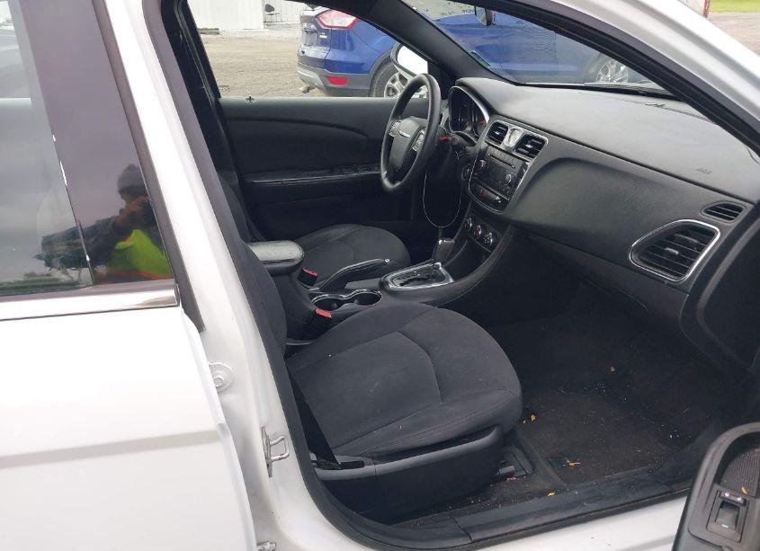 Photo 5 of 2013 Chrysler 200 LX (VIN 1C3CCBAB9DN635621)