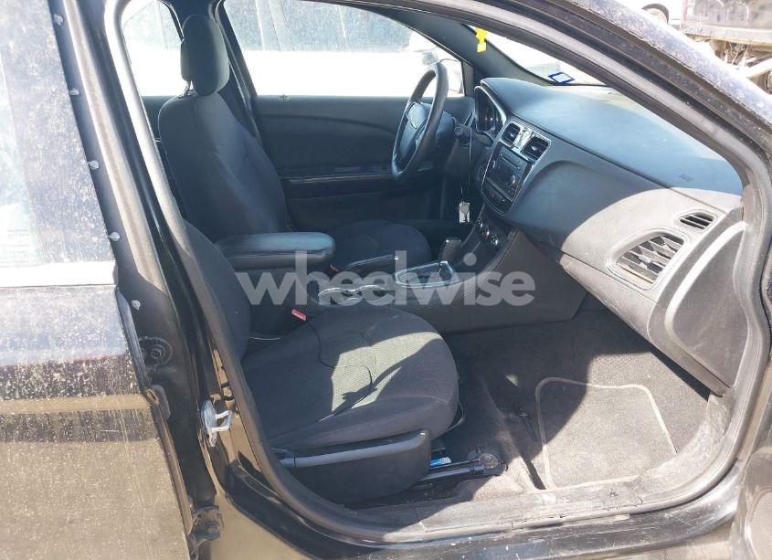 Photo 5 of 2014 Chrysler 200 LX (VIN 1C3CCBAB9EN167830)