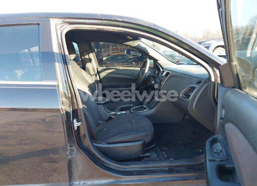 Photo 5 of 2014 Chrysler 200 LX (VIN 1C3CCBAB9EN211647)