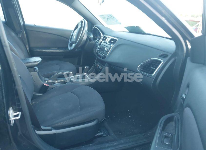 Photo 5 of 2014 Chrysler 200 LX (VIN 1C3CCBAB9EN212572)