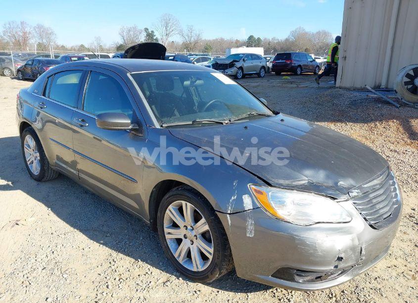 2012 Chrysler 200 LX (VIN 1C3CCBABXCN202212) main photo