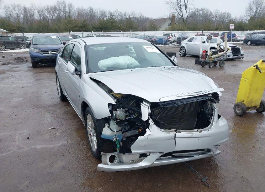 2012 Chrysler 200 LX (VIN 1C3CCBABXCN223268) main photo