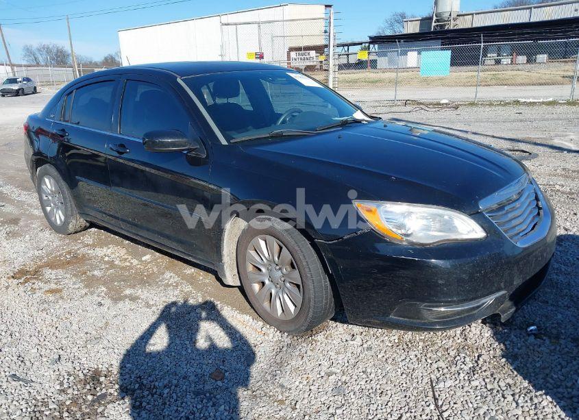 2013 Chrysler 200 LX (VIN 1C3CCBABXDN604684) main photo