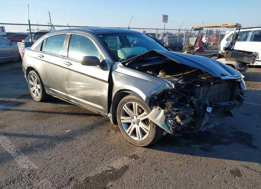 2013 Chrysler 200 LX (VIN 1C3CCBABXDN669499) main photo