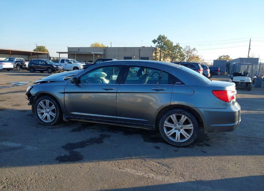 Photo 14 of 2013 Chrysler 200 LX (VIN 1C3CCBABXDN669499)
