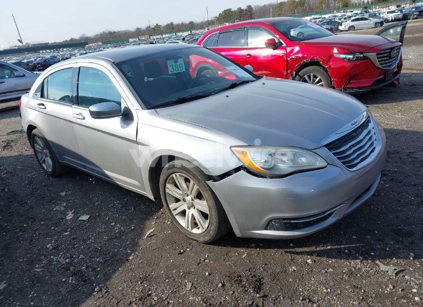 2013 Chrysler 200 LX (VIN 1C3CCBABXDN705188) main photo