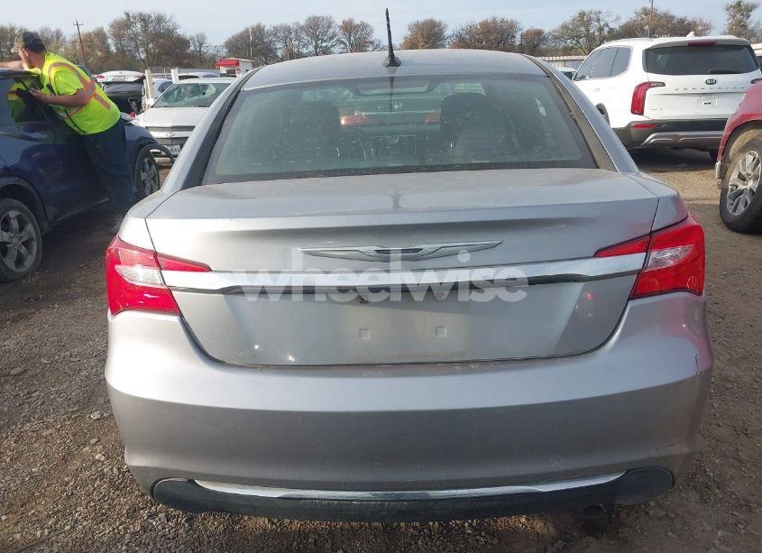 Photo 16 of 2014 Chrysler 200 LX (VIN 1C3CCBABXEN124064)