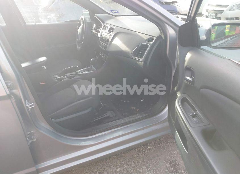 Photo 5 of 2014 Chrysler 200 LX (VIN 1C3CCBABXEN124064)