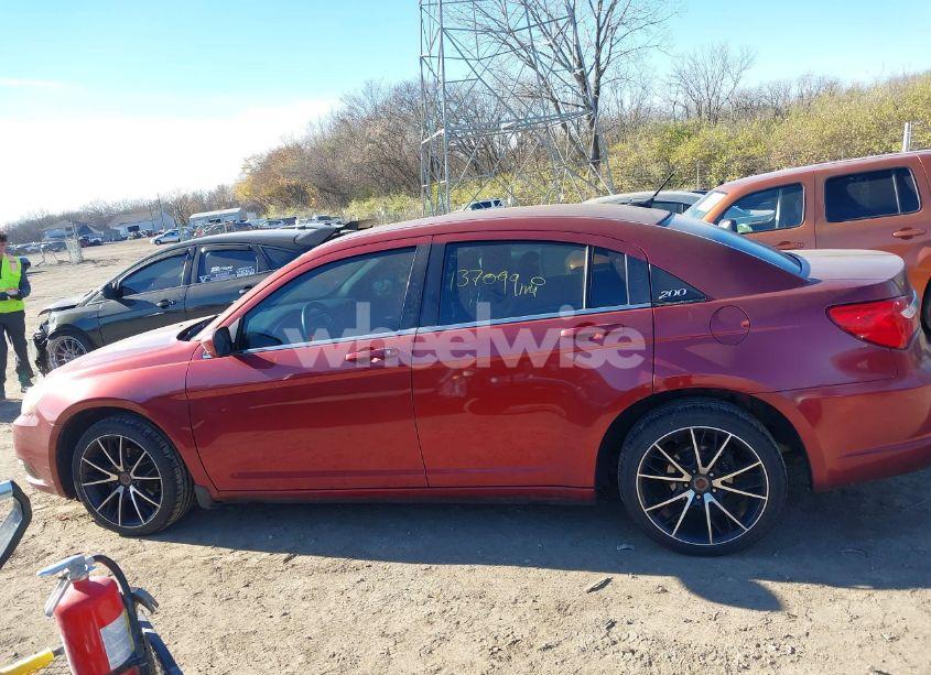 Photo 14 of 2013 Chrysler 200 LX (VIN 1C3CCBAG0DN767517)