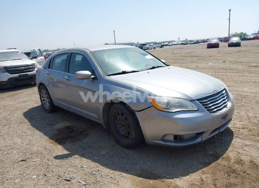 2013 Chrysler 200 LX (VIN 1C3CCBAG2DN767678) main photo