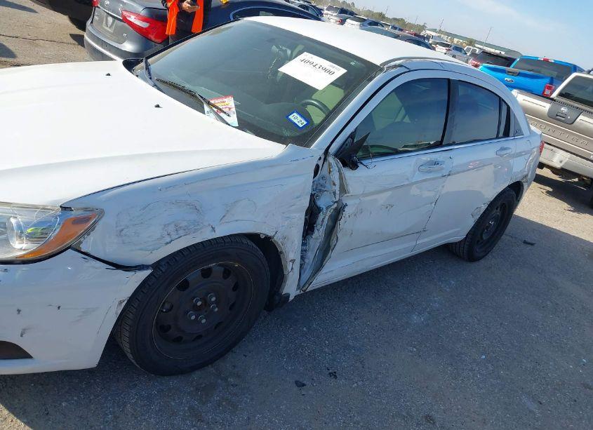 Photo 6 of 2014 Chrysler 200 LX (VIN 1C3CCBAG2EN101745)