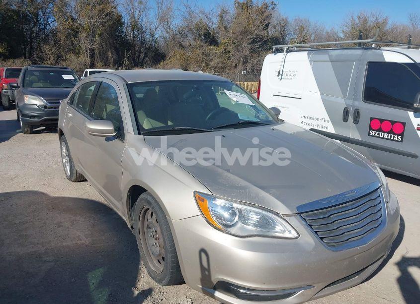 2013 Chrysler 200 LX (VIN 1C3CCBAG3DN722202) main photo