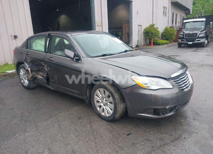 2014 Chrysler 200 LX (VIN 1C3CCBAG5EN179176) main photo