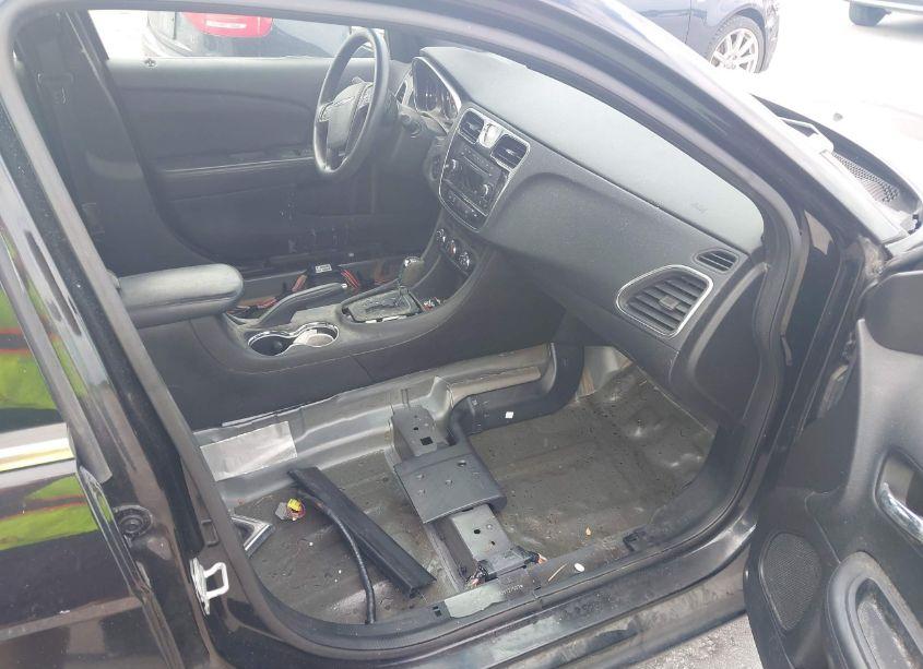 Photo 5 of 2014 Chrysler 200 LX (VIN 1C3CCBAG6EN127507)