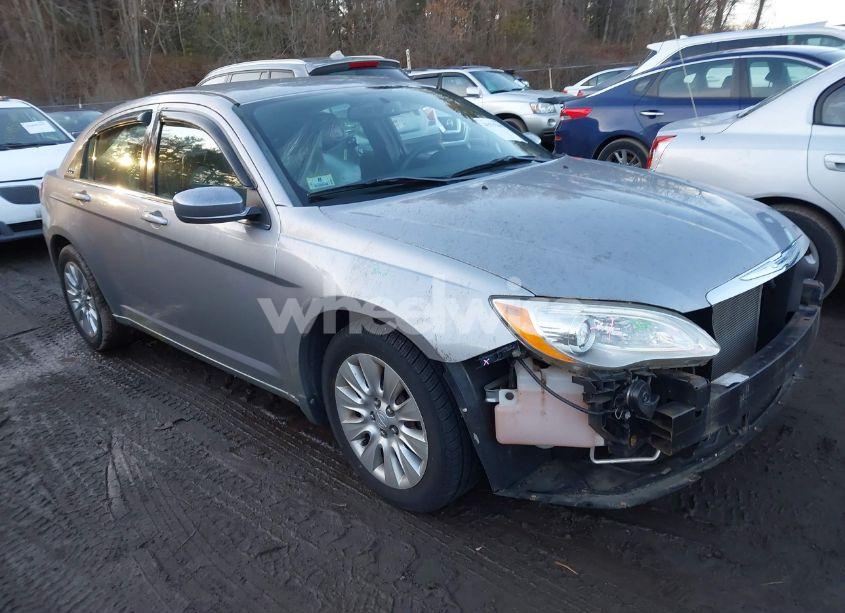 2013 Chrysler 200 LX (VIN 1C3CCBAG7DN724163) main photo