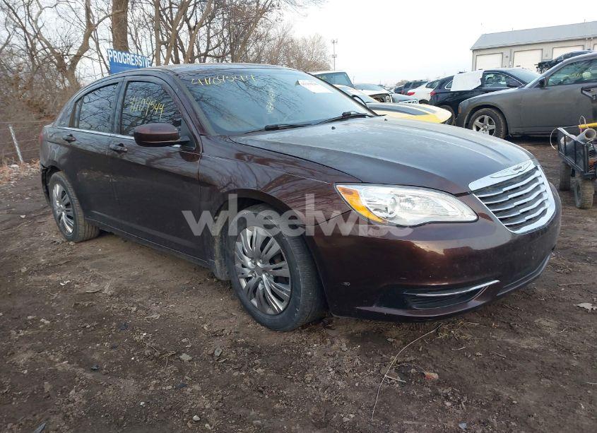 2013 Chrysler 200 LX (VIN 1C3CCBAG7DN736569) main photo