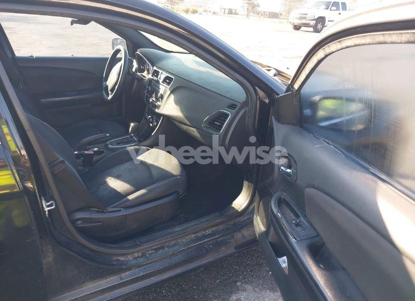 Photo 5 of 2014 Chrysler 200 LX (VIN 1C3CCBAG8EN149878)