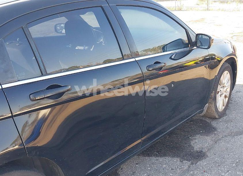 Photo 6 of 2014 Chrysler 200 LX (VIN 1C3CCBAG8EN149878)