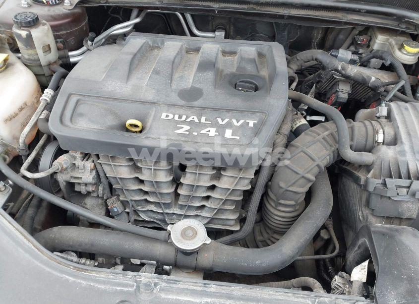 Photo 10 of 2013 Chrysler 200 TOURING (VIN 1C3CCBBB0DN570432)