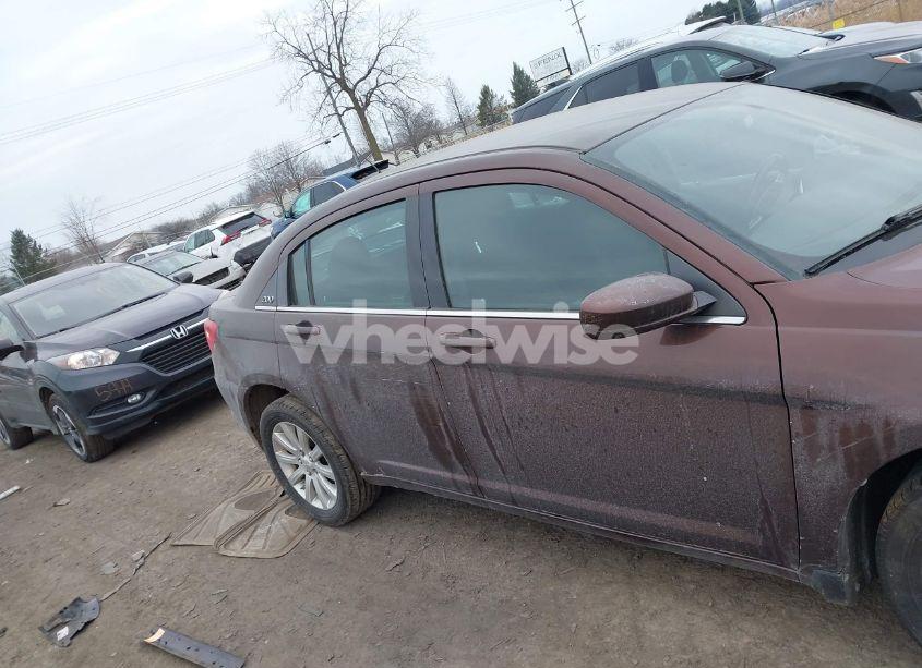 Photo 13 of 2013 Chrysler 200 TOURING (VIN 1C3CCBBB0DN570432)