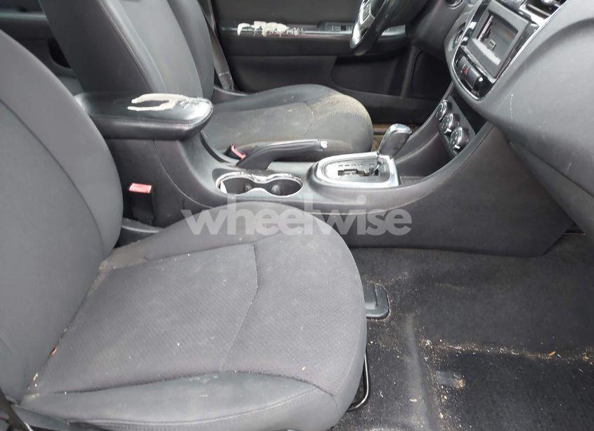 Photo 5 of 2013 Chrysler 200 TOURING (VIN 1C3CCBBB0DN570432)