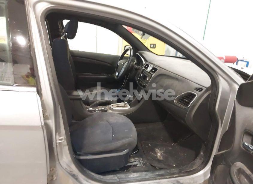 Photo 5 of 2013 Chrysler 200 TOURING (VIN 1C3CCBBB0DN587988)