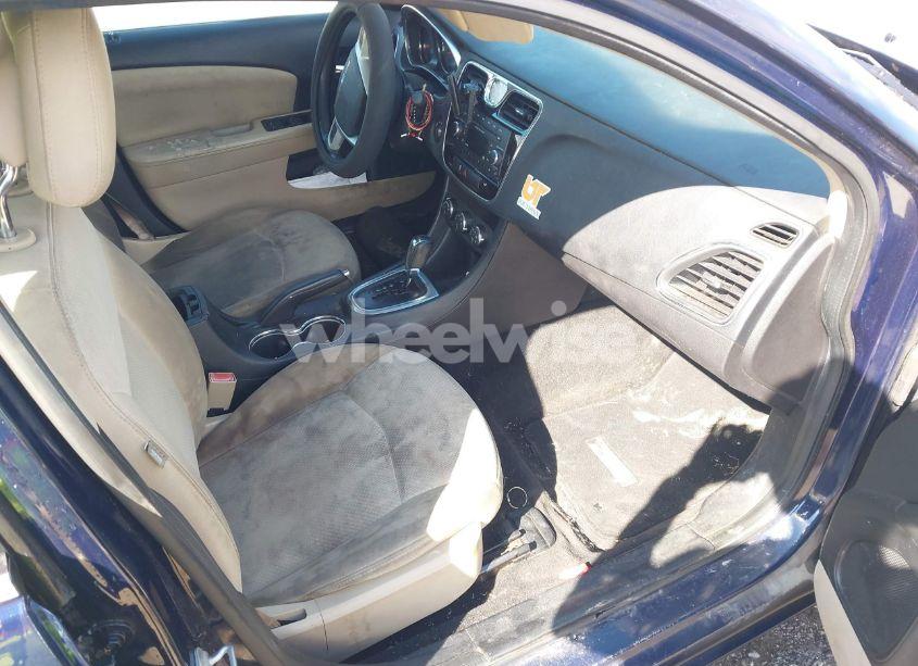 Photo 5 of 2013 Chrysler 200 TOURING (VIN 1C3CCBBB0DN627535)