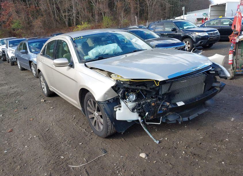 2013 Chrysler 200 TOURING (VIN 1C3CCBBB0DN627938) main photo