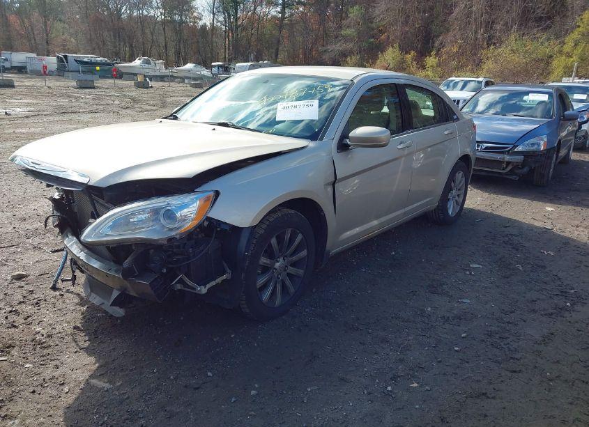 Photo 2 of 2013 Chrysler 200 TOURING (VIN 1C3CCBBB0DN627938)